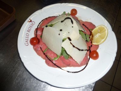 Carpaccio di Manzo con Rucola e Parmigiano